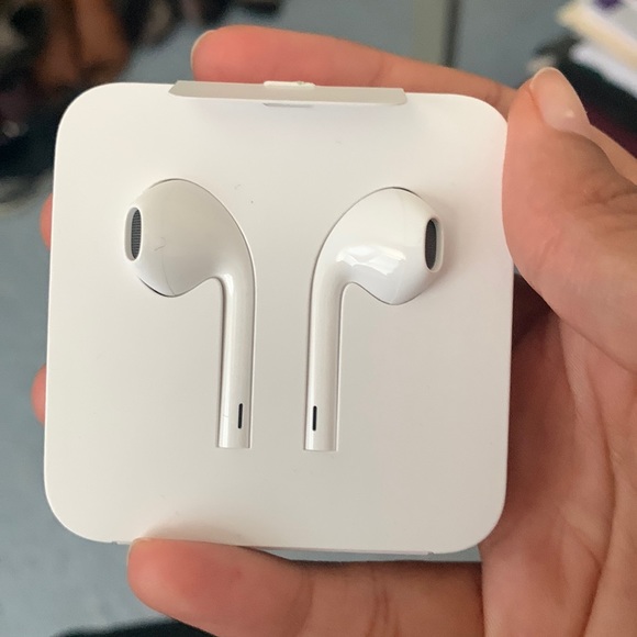 Apple Headphones Original Apple Headphones With Cord Poshmark